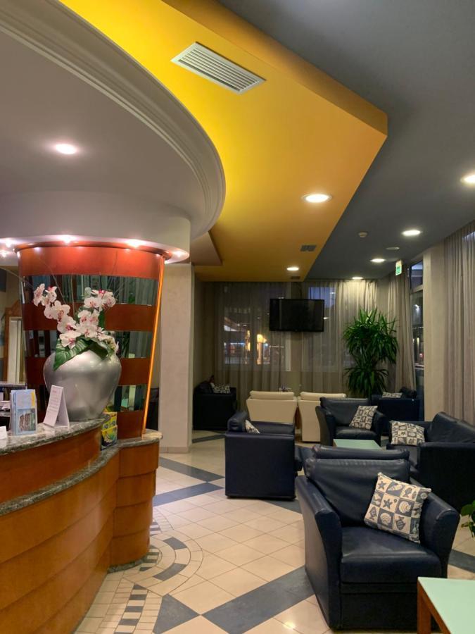 Hotel Bellevue Каорле Екстериор снимка