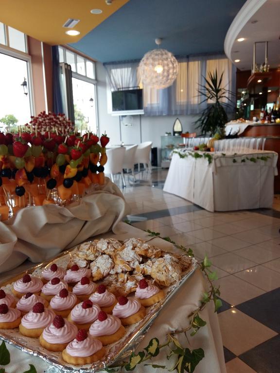 Hotel Bellevue Каорле Екстериор снимка