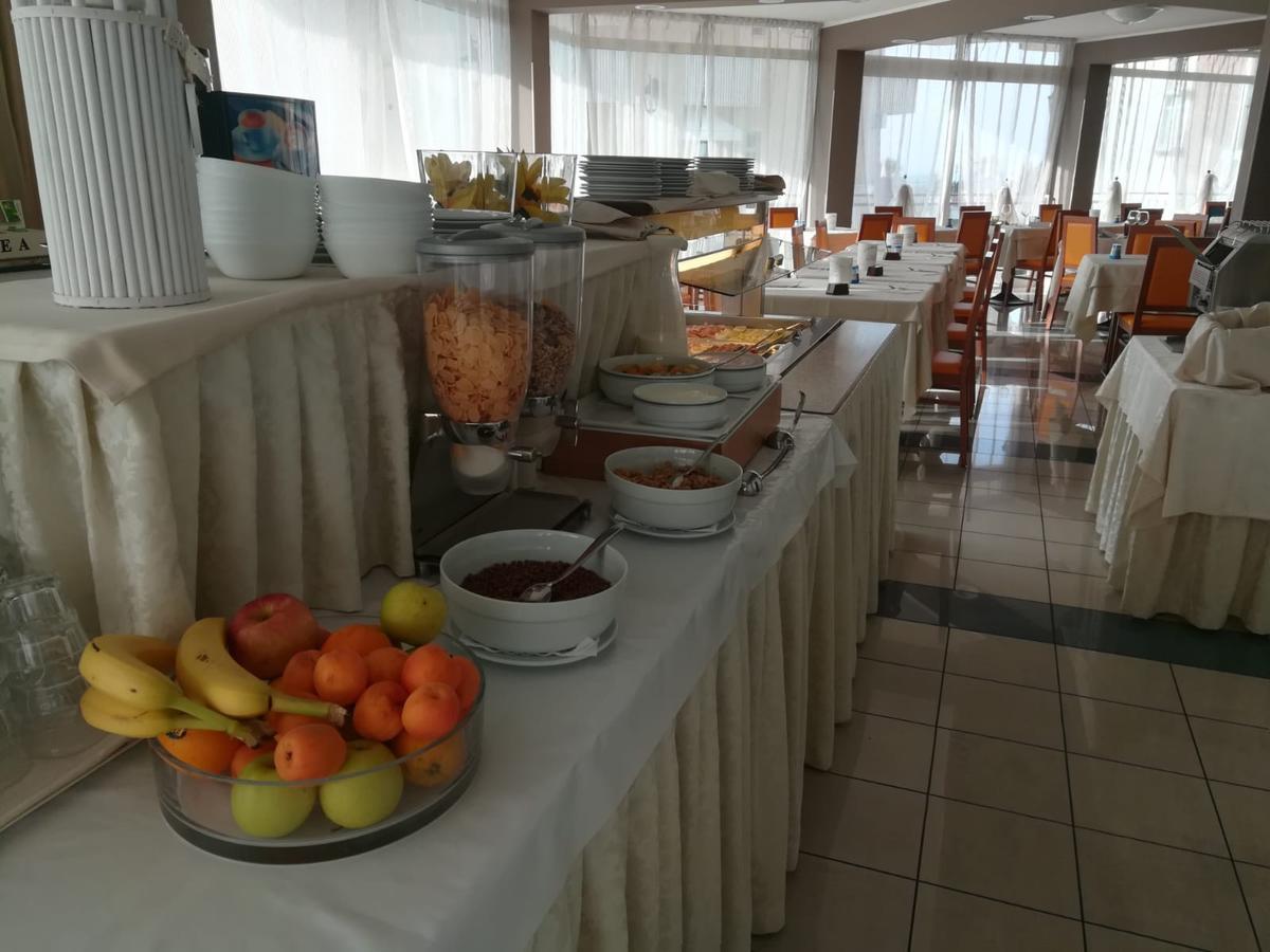 Hotel Bellevue Каорле Екстериор снимка