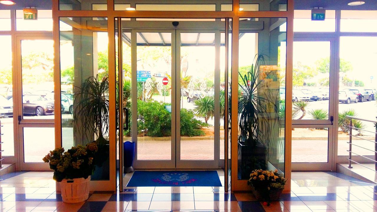 Hotel Bellevue Каорле Екстериор снимка