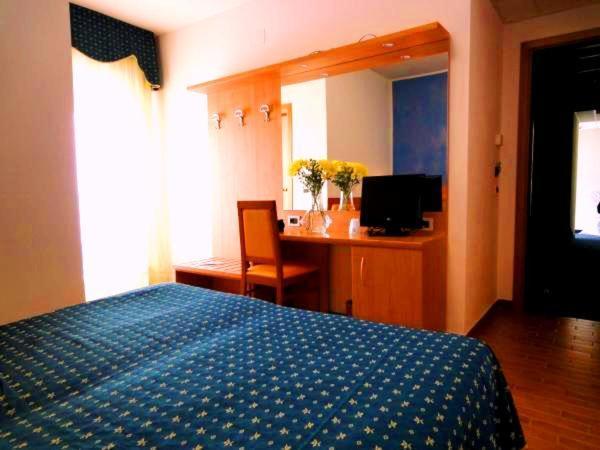 Hotel Bellevue Каорле Екстериор снимка