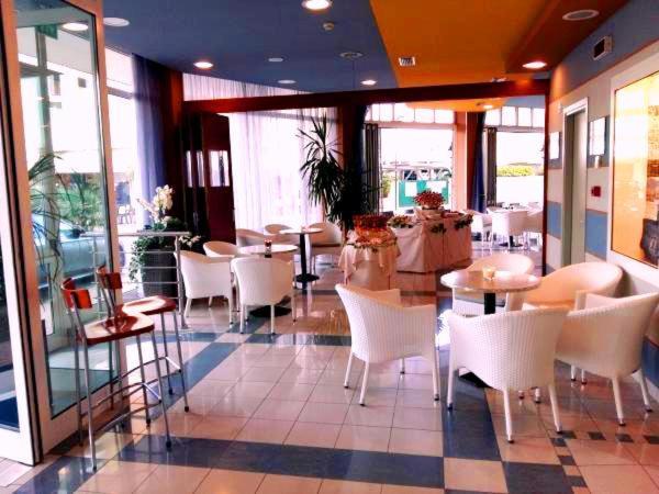 Hotel Bellevue Каорле Екстериор снимка